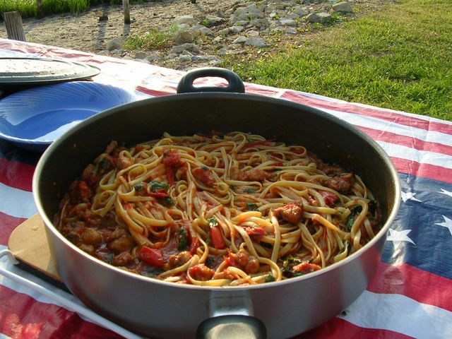 Pasta mit Haifisch und Tomaten