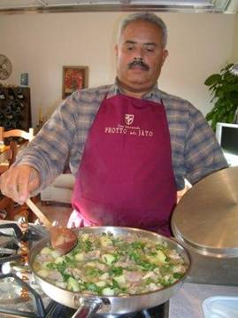Ciao liebe Freunde,
hier zu hause in meiner K�che kommen mir die besten Ideen f�r neue Rezepte. Es m�ssen nicht immer komplizierte Gerichte sein, manchmal ist etwas ganz einfaches besonders gut.
Ich hoffe Sie haben Spa� beim nachkochen
Gino